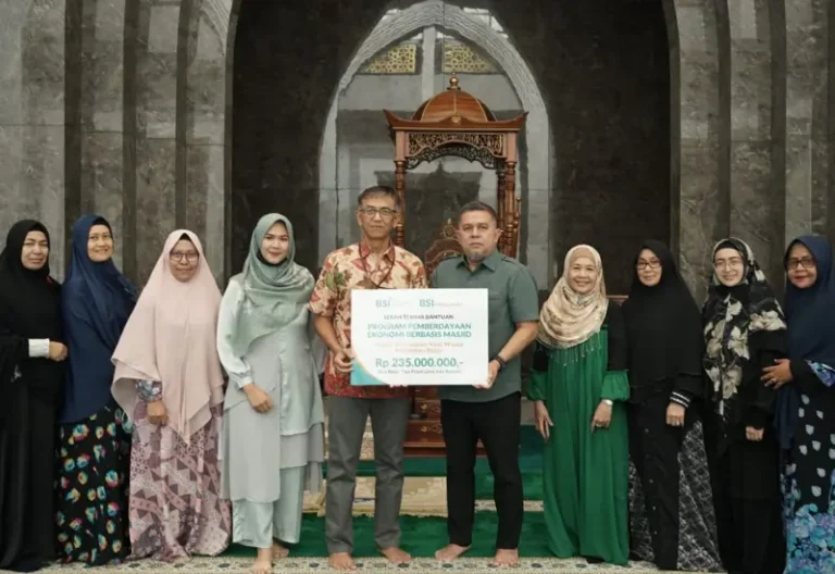 BSI Maslahat dan BSI Berdayakan UMKM Sekitar Masjid Darussalam di Bogor