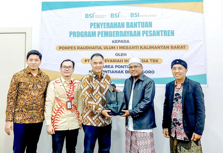 BSI Maslahat Bantu Program Pemberdayaan Pesantren BSI ke Ponpes Raudhatul Ulum I Kalimantan Barat
