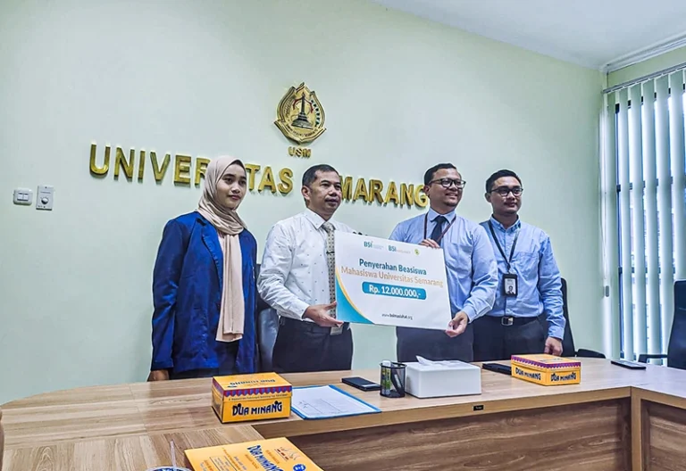 BSI Maslahat dan BSI Salurkan Bantuan Beasiswa Pendidikan ke Mahasiswa Universitas Semarang