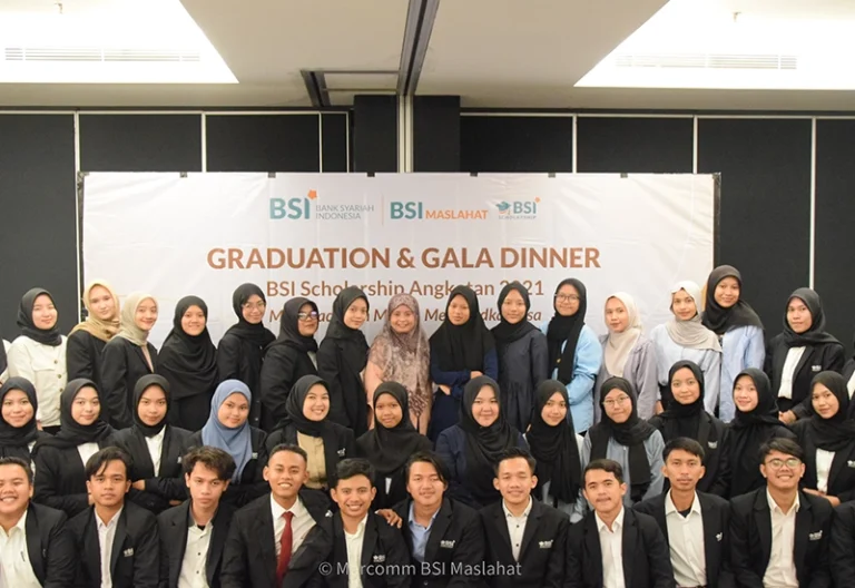 BSI Maslahat Gelar Graduation dan Gala Dinner BSI Scholarship Angkatan 2021 untuk Region Bandung