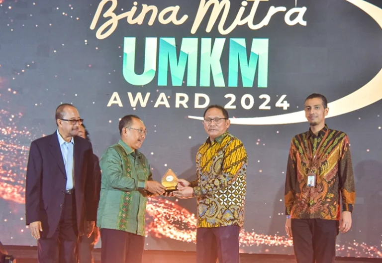 BSI Maslahat Raih Dua Penghargaan Gold Dalam Acara Bina Mitra UMKM Award 2024