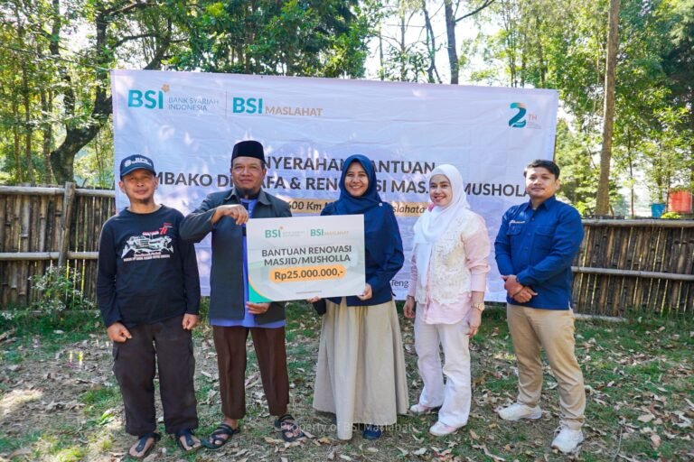 BSI Maslahat Berbagi Sembako Dan Bantuan Renovasi Masjid Dalam Perjalanan Kemaslahatan di Kaki Gunung Lawu