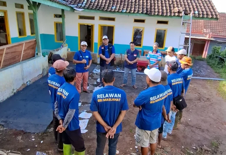 Recovery Pasca Banjir & Tanah  Longsor Sukabumi BSI Maslahat Hadirkan Sekolah Darurat Sementara Dengan Merenovasi SD Naglaasih, Purabaya, Sukabumi