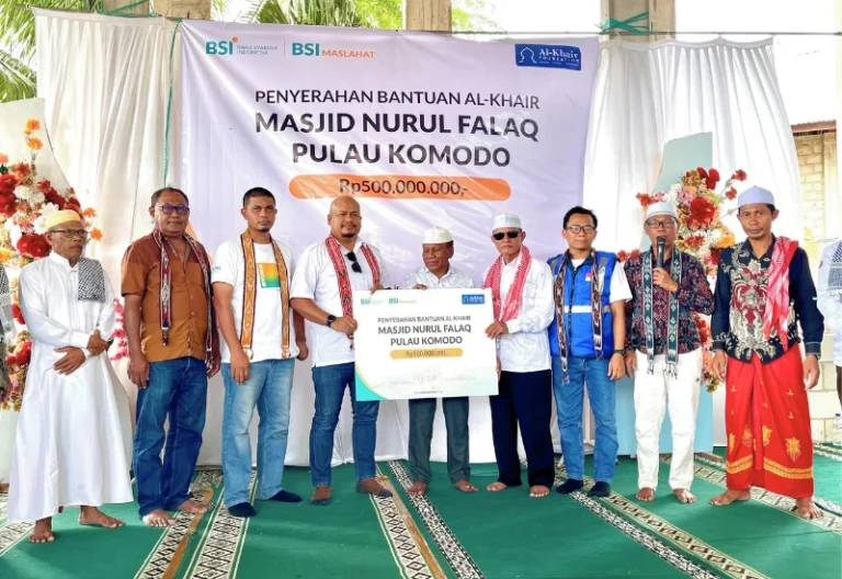 BSI Maslahat Serahkan Bantuan Untuk Masjid Nurul Falaq Pulau Komodo