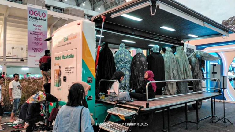 Mobil Mushola BSI Maslahat Permudah Akses Ibadah di Tengah Keseruan Digiland 2025 