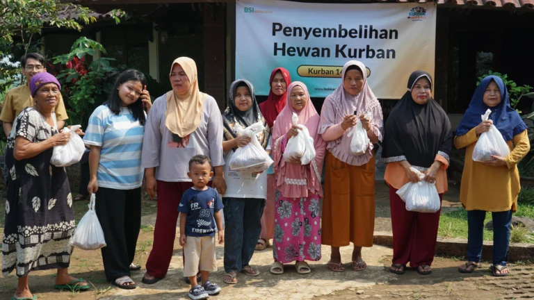Berbagi Berkah Iduladha, BSI Maslahat Melalui Rumah Quran Distribusikan 350 Paket Daging Kurban 