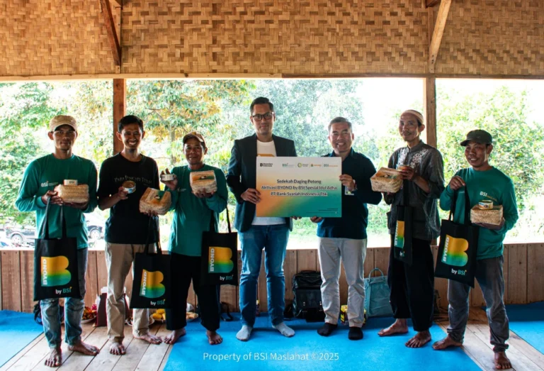 BSI Maslahat Salurkan Dana Program Sedekah Daging Melalui Pemberdayaan Desa BSI Klaster Peternakan 