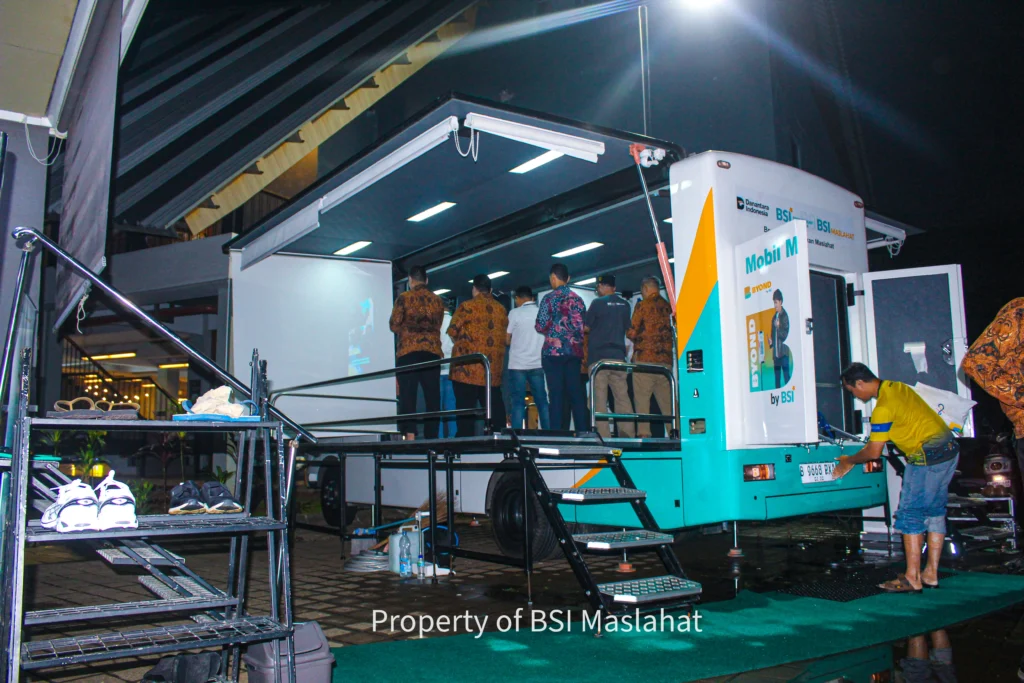 BSI Maslahat Hadirkan Layanan Mobil Musholla di UI dan Layanan Ambulance di Acara Employee Gathering Peruri