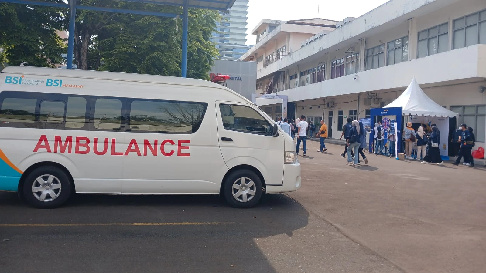 BSI Maslahat Hadirkan Layanan Mobil Musholla di UI dan Layanan Ambulance di Acara Employee Gathering Peruri 