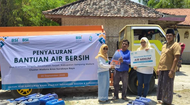 BSI Maslahat Dan IIK BSI Region 8 Area Surabaya Raya Salurkan Bantuan Air Bersih untuk Warga Terdampak Kekeringan di Sampang  