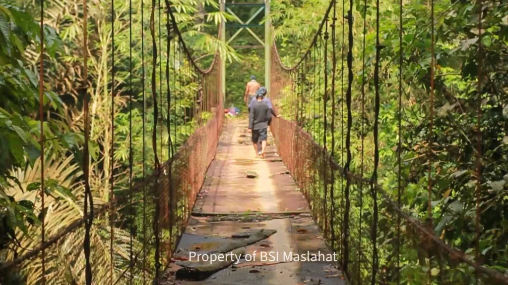 BSI Maslahat Jelajahi Pedalaman Baduy, Wujudkan Mimpi Masyarakat Baduy Miliki Jembatan Layak
