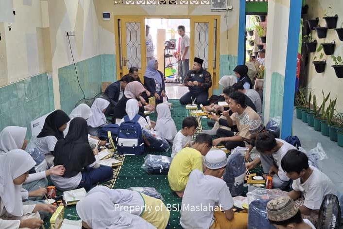 Bank Syariah Indonesia Salurkan Paket Perlengkapan Sekolah Kepada 50 Anak Yatim 