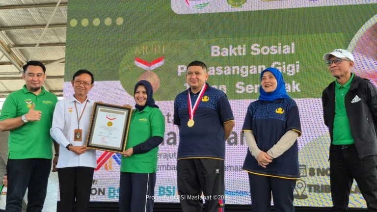 BSI Maslahat dan Pemkot Makassar Pecahkan Rekor MURI Lewat Aksi Gigi Tiruan Gratis untuk 300 Dhuafa
