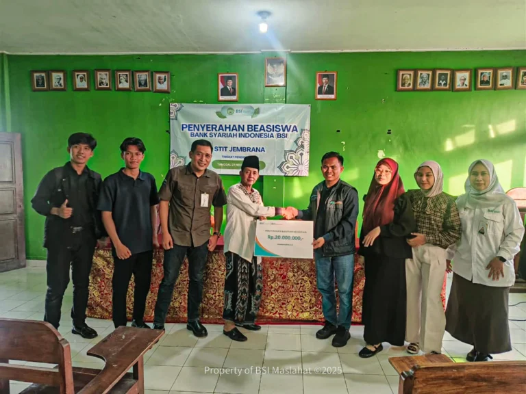 BSI Maslahat Salurkan Bantuan Pendidikan untuk Mahasiswa Dhuafa STIT Jembrana, Bali
