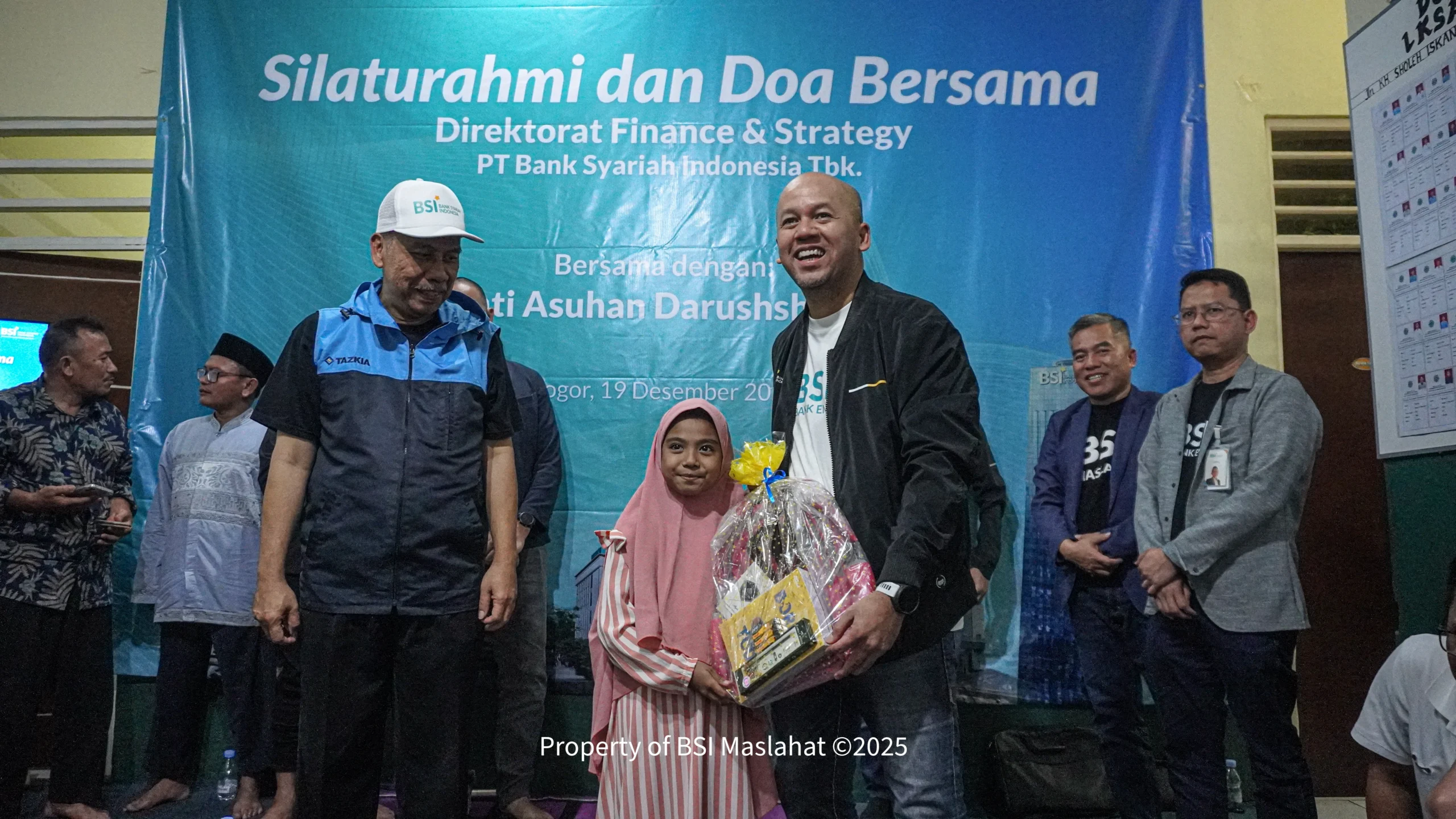 BSI Maslahat Perkuat Kepedulian Sosial Lewat Santunan Anak Yatim Dhuafa di LKSA Darushsholihin Bogor 