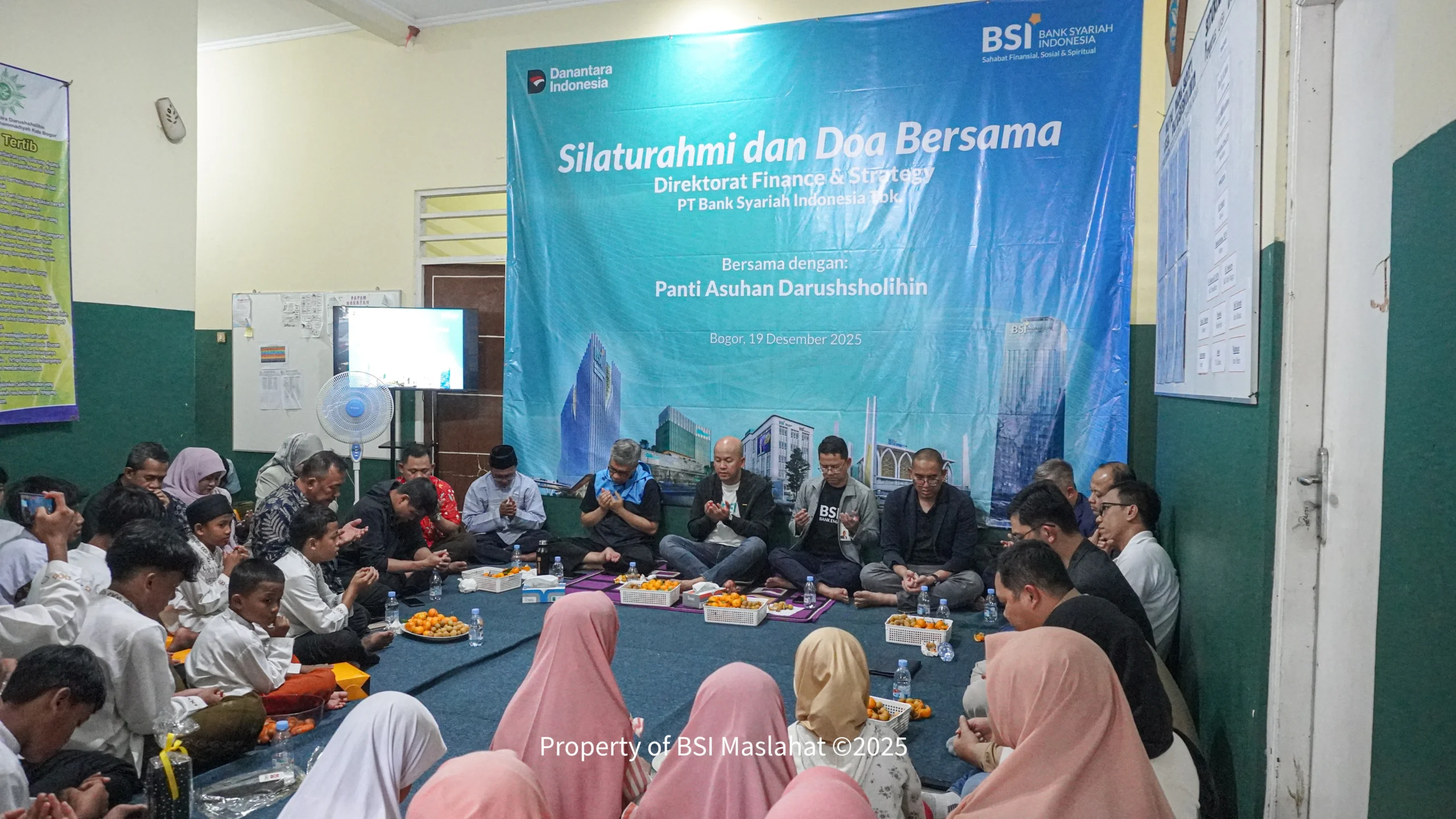 BSI Maslahat Perkuat Kepedulian Sosial Lewat Santunan Anak Yatim Dhuafa di LKSA Darushsholihin Bogor 