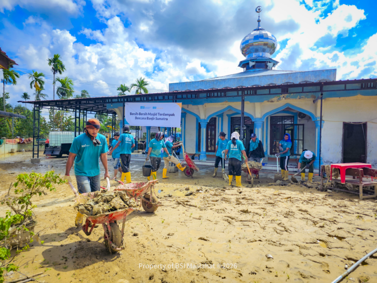 BSI dan BSI Maslahat Pulihkan Fungsi Masjid dengan Program Bersih-Bersih Masjid di Aceh