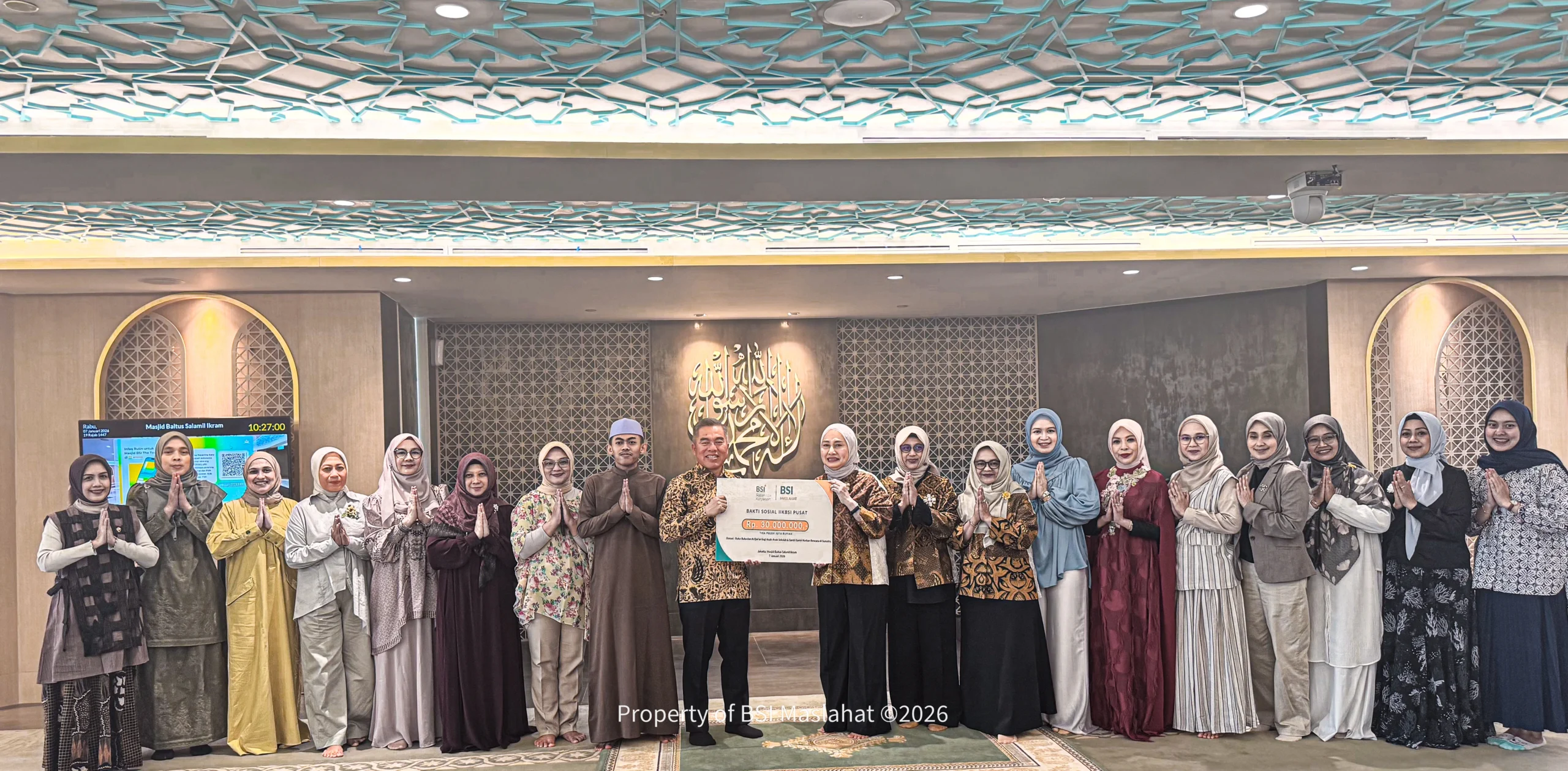 BSI Maslahat Bersama IIKBSI Kantor Pusat Menyalurkan Alqur’an dan Buku untuk Anak-Anak Sekolah dan Santri Penyintas Banjir Sumatra (1)