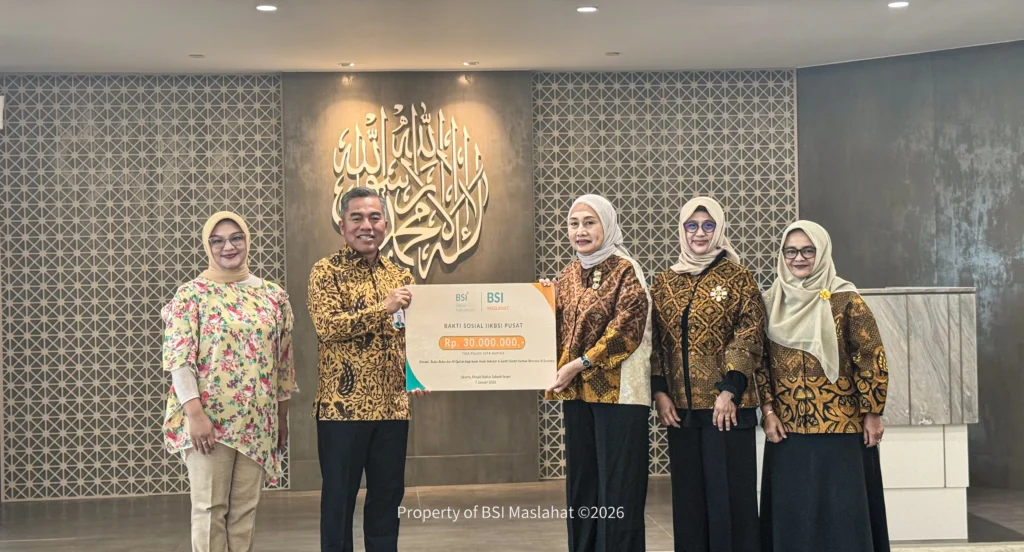 BSI Maslahat Bersama IIKBSI Kantor Pusat Menyalurkan Alqur’an dan Buku untuk Anak-Anak Sekolah dan Santri Penyintas Banjir Sumatra (3)