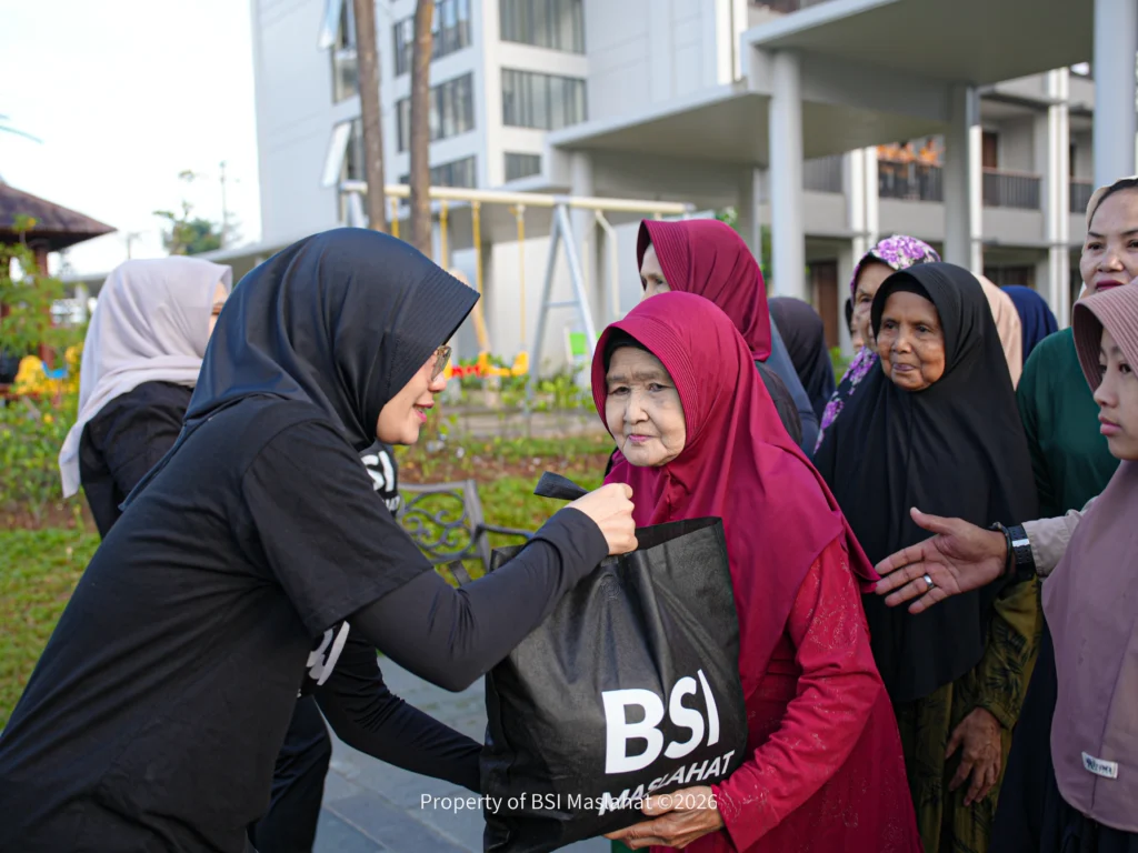 BSI Maslahat Salurkan 109 Paket Sembako untuk Dhuafa Pada Kegiatan Rencana Kerja Awal Tahun 2026 (2)
