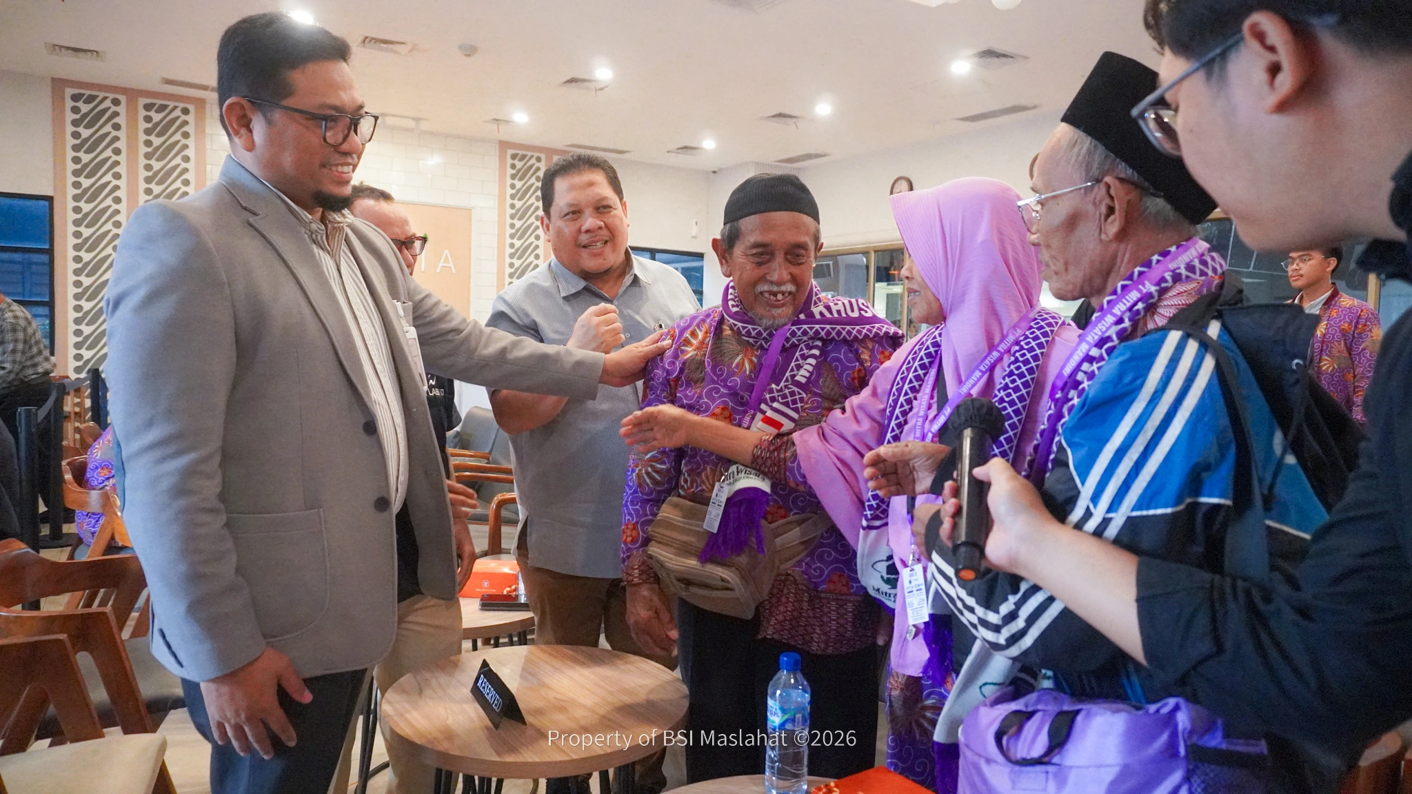 BSI Maslahat Bersama ZIS Indosat Berangkatkan Marbot Masjid dan Guru Ngaji Melalui Program Sedekah Umrah