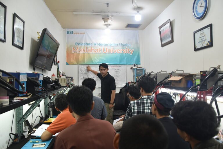 BSI Maslahat Gelar Pelatihan Keterampilan Service AC dan Handphone sebagai Upaya Tekan Angka Pengangguran