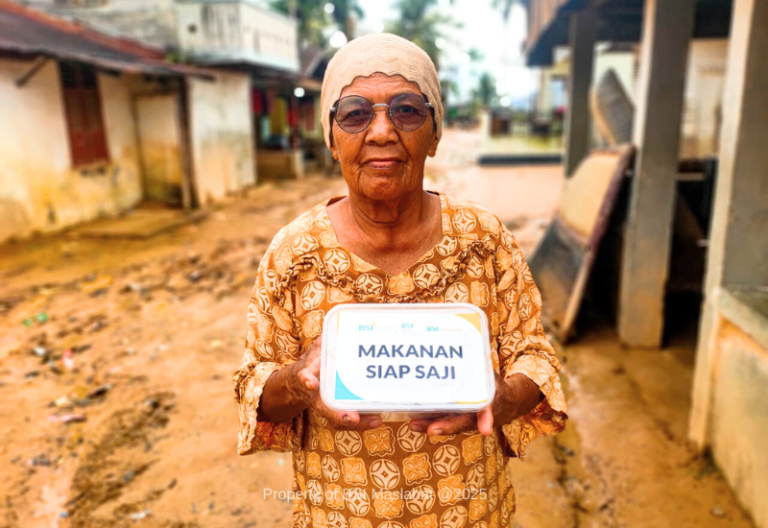 BSI dan BSI Maslahat Dirikan Dapur Umum dan Salurkan 4.250 Paket Makanan Siap Saji untuk Masyarakat Terdampak Banjir Bandang di Tapanuli Tengah