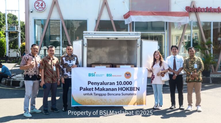 Antarkan Kehangatan Pasca Bencana: BSI, BSI Maslahat & HokBen Tembus Medan Sulit Salurkan 10.000 Paket Makanan di Sumatra