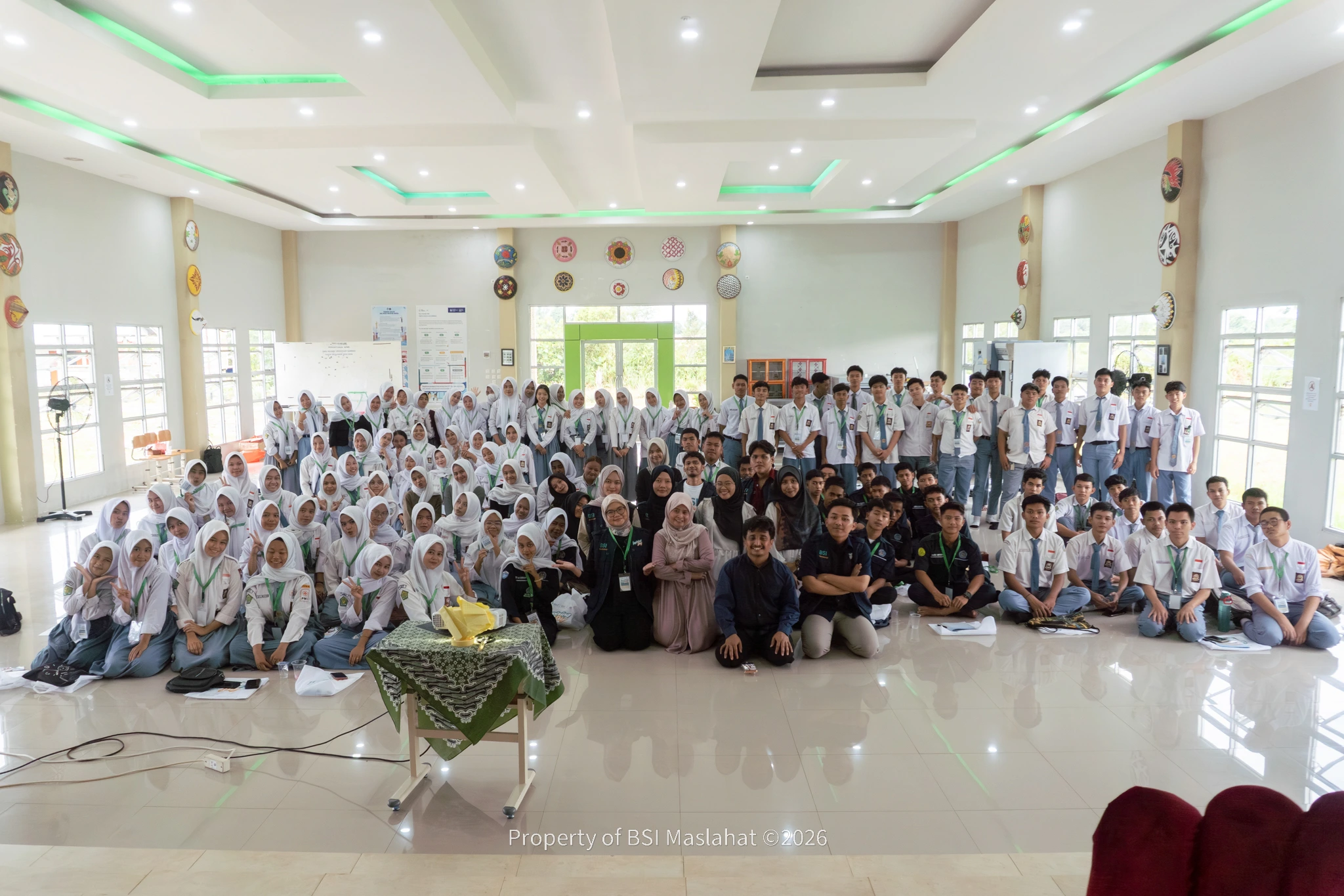 BSI Maslahat melalui BSI Inspiring Day Menyalakan Asa Siswa 3T di Sambas