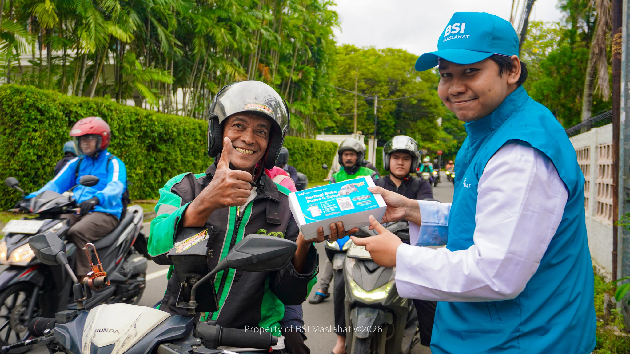 Dari Depan Kantor Hingga Penjuru Negeri, BSI Maslahat Hadirkan Program Berbagi Buka Puasa dan Sahur