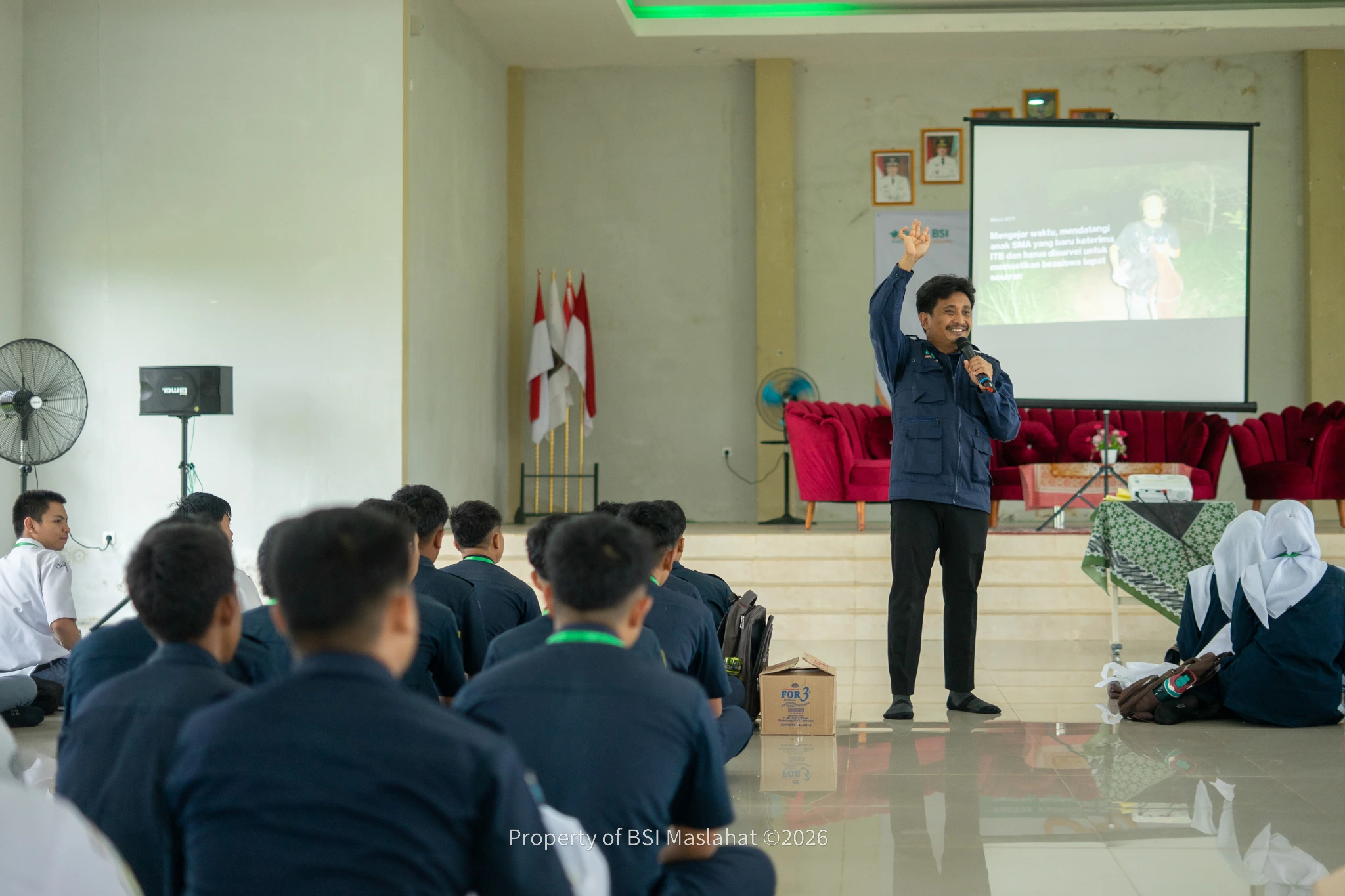 BSI Maslahat melalui BSI Inspiring Day Menyalakan Asa Siswa 3T di Sambas