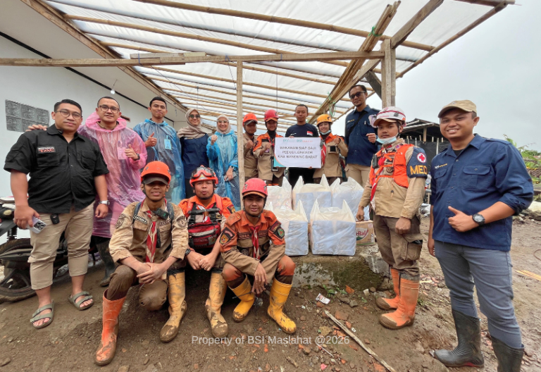 BSI Maslahat Gerak Cepat Dukung Relawan SAR Gabungan untuk Evakuasi Longsor Cisarua Kabupaten Bandung Barat
