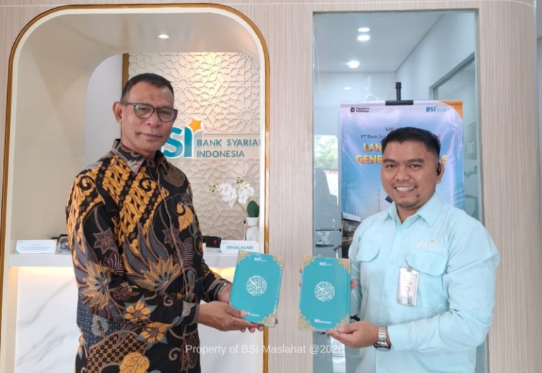 Ikhtiar Menguatkan Iman Muslim Pedalaman Papua : BSI Maslahat dan BSI Salurkan Al-Qur’an ke Distrik Okaba