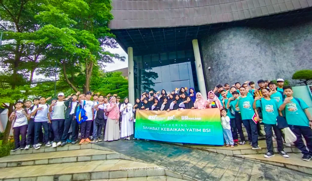 BSI Maslahat Ajak 55 Anak Yatim Berwisata Edukatif ke Taman Mini