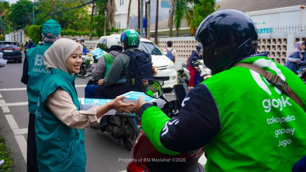 Dari Depan Kantor Hingga Penjuru Negeri, BSI Maslahat Hadirkan Program Berbagi Buka Puasa dan Sahur