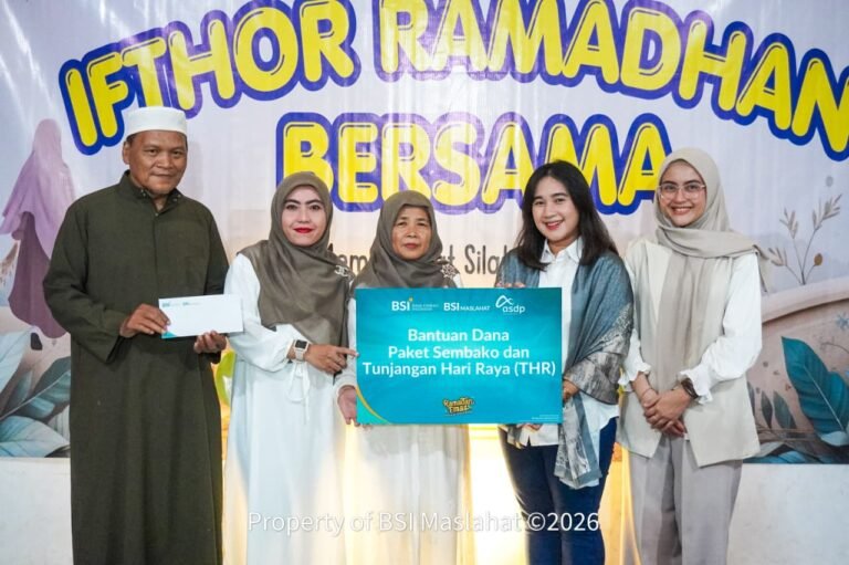 BSI Maslahat dan PT ASDP Indonesia Ferry Salurkan Sembako dan THR untuk Murid SD Islam Al Badar di Bulan Ramadan