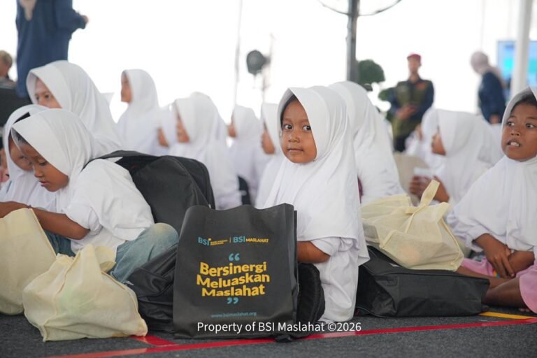 BSI bersama BSI Maslahat Berbagi Kebahagiaan dengan 5.000 Anak Yatim di Seluruh Indonesia