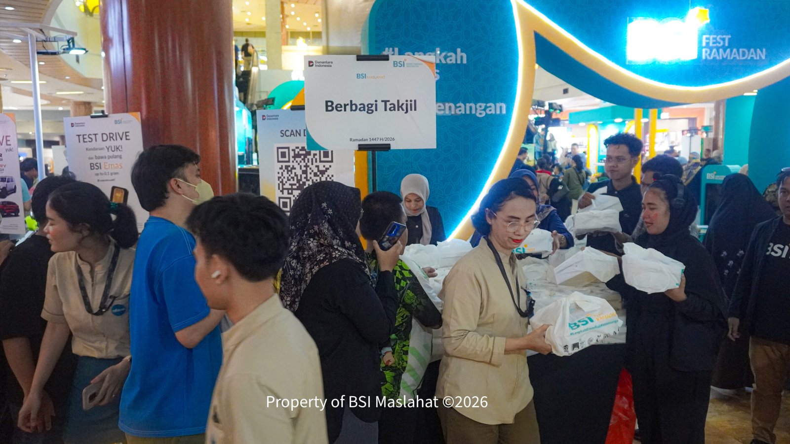 BSI Maslahat Tebar 2.400 Paket Buka Puasa dan Santunan Yatim di BSI Ramadan Fest Bintaro Xchange Mall