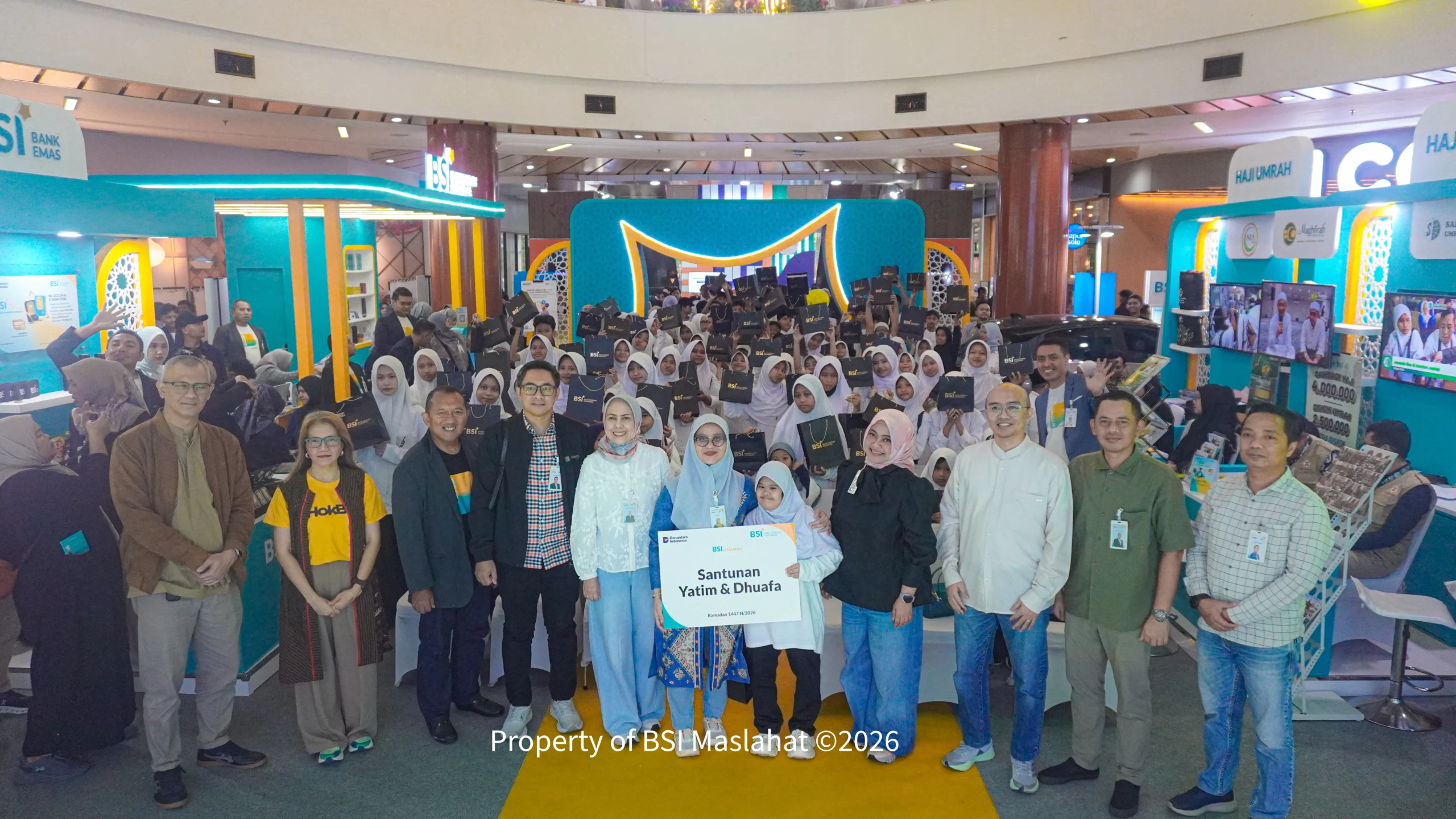 BSI Maslahat Tebar 2.400 Paket Buka Puasa dan Santunan Yatim di BSI Ramadan Fest Bintaro Xchange Mall