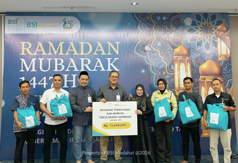 BSI Maslahat bersama IIK BSI Makassar Gelar Infak Tebus Murah Sembako untuk 422 Pegawai Dasar