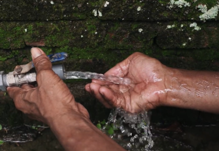 70 Tahun Tanpa Air Bersih, Kisah Guwa Lor yang Berubah Berkat Wakaf Sumur BSI Maslahat