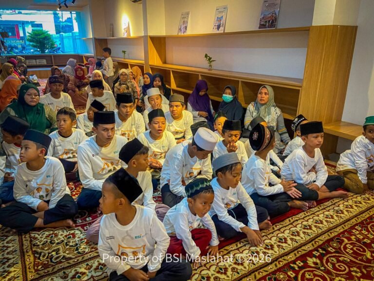 Rayakan Milad Ke-5 BSI Maslahat bersama BSI UMKM Center Berbagi Paket Bingkisan 55 Anak Yatim di Empat Kota Besar