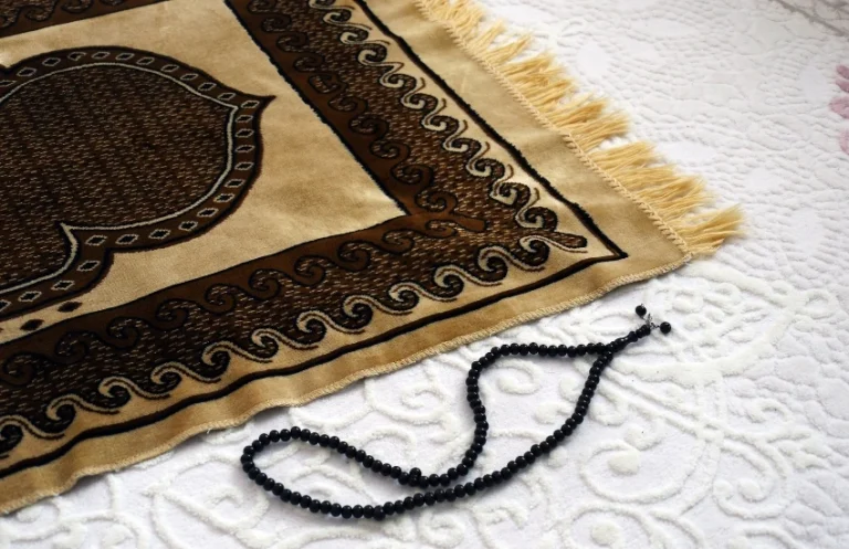 Tips Konsisten Tahajud Setelah Ramadan Biar Ibadah Malammu Nggak Ikut Pergi