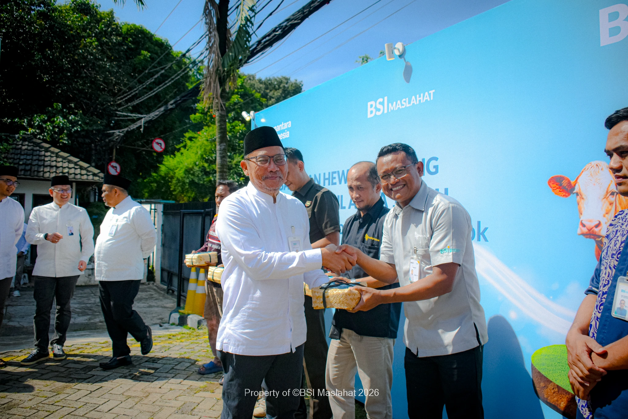BSI Maslahat dan BSI Salurkan 24.541 Hewan Kurban hingga Pelosok Negeri pada Iduladha 1447 H