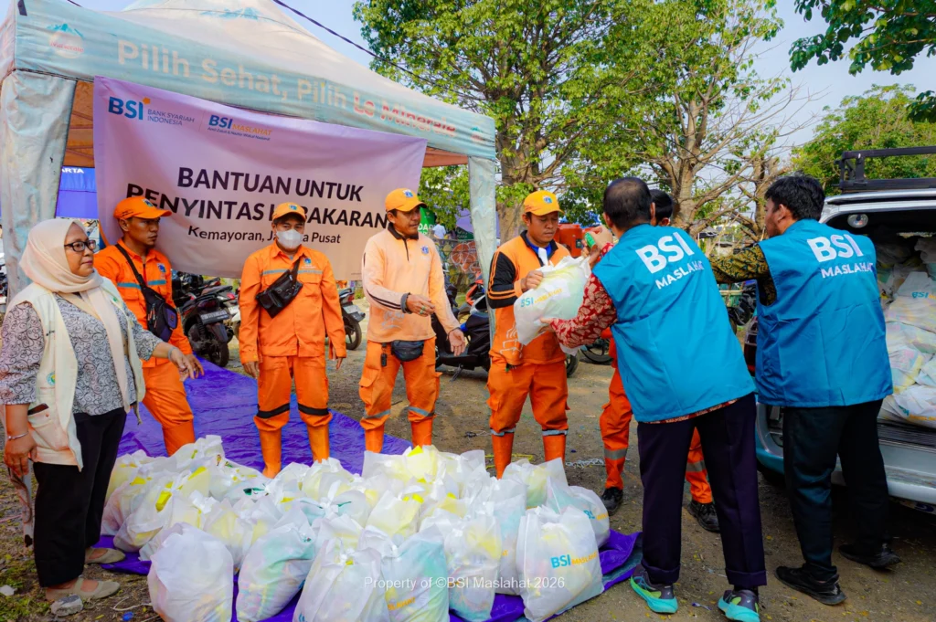 BSI Maslahat Salurkan 250 Paket Sembako untuk Penyintas Kebakaran Kemayoran
