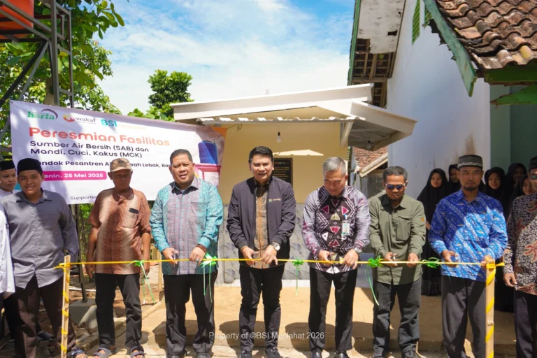 BSI Maslahat Resmikan Fasilitas Air Bersih dan MCK untuk Santri Pesantren Al Qudwah Lebak