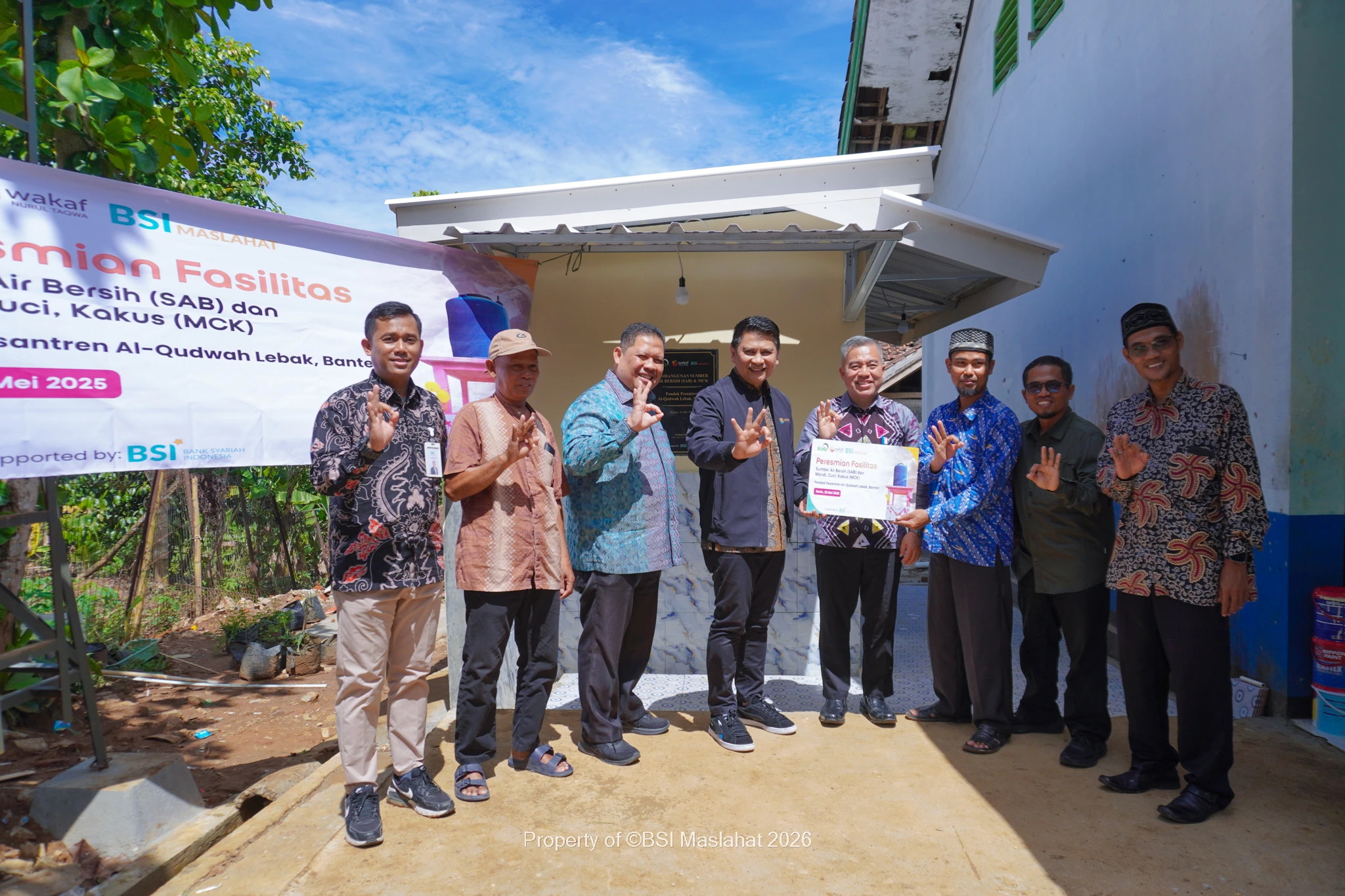 BSI Maslahat Resmikan Fasilitas Air Bersih dan MCK untuk Santri Pesantren Al Qudwah Lebak