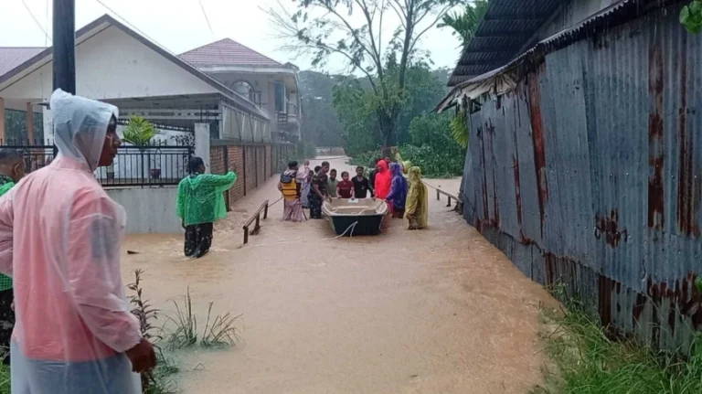 BSI Maslahat Respon Cepat Banjir Bandang di Kota Padang
