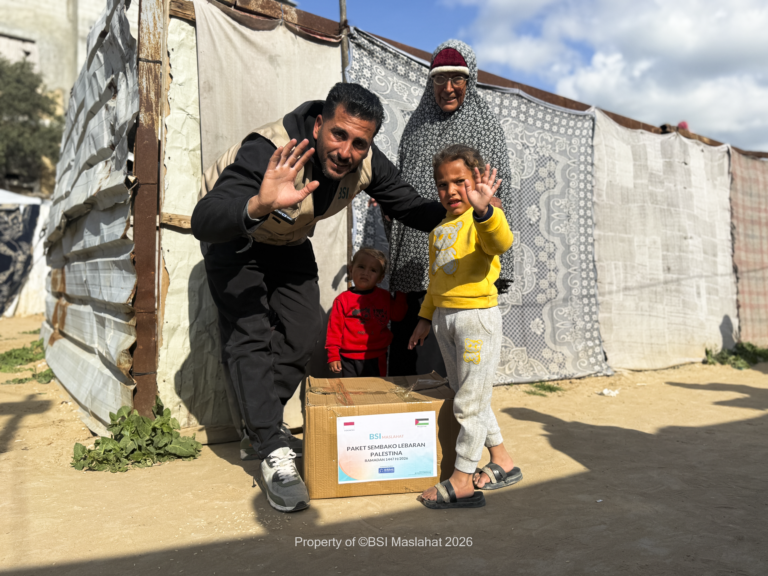 BSI Maslahat Salurkan 1.200 Paket Sembako Lebaran untuk 4.200 Pengungsi Palestina