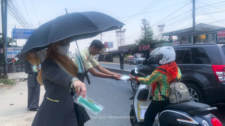 BSI Maslahat Peduli Karhutla Kalimantan, Salurkan Masker dan Vitamin bagi Warga Terdampak Asap